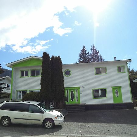 Enchanted Rainforest Guesthouse Prince Rupert Exterior foto